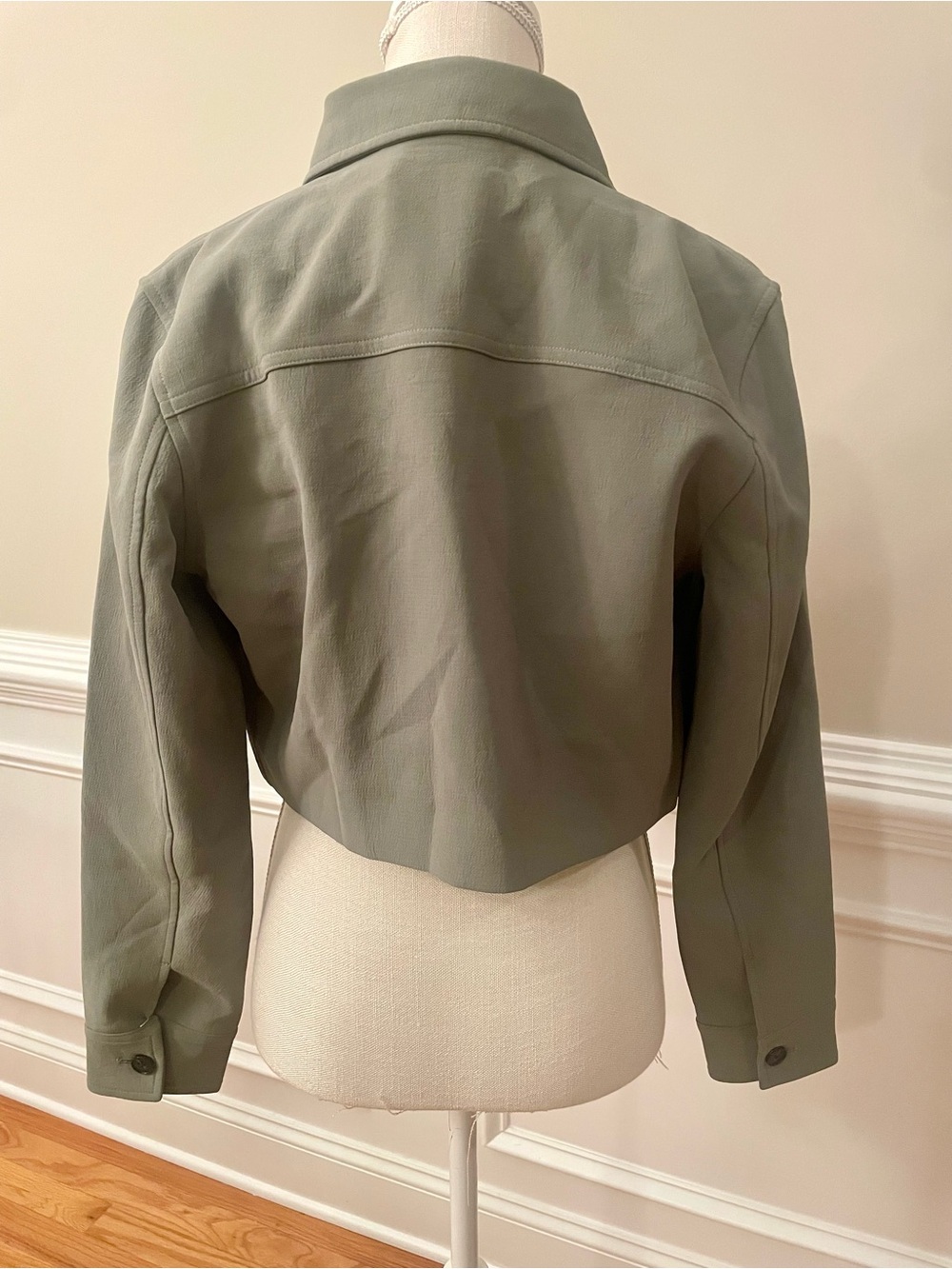 Aritzia Wilfred Little Cropped Crepette Jacket Smoky Sage Green Size X Small NWT - Picture 7 of 10